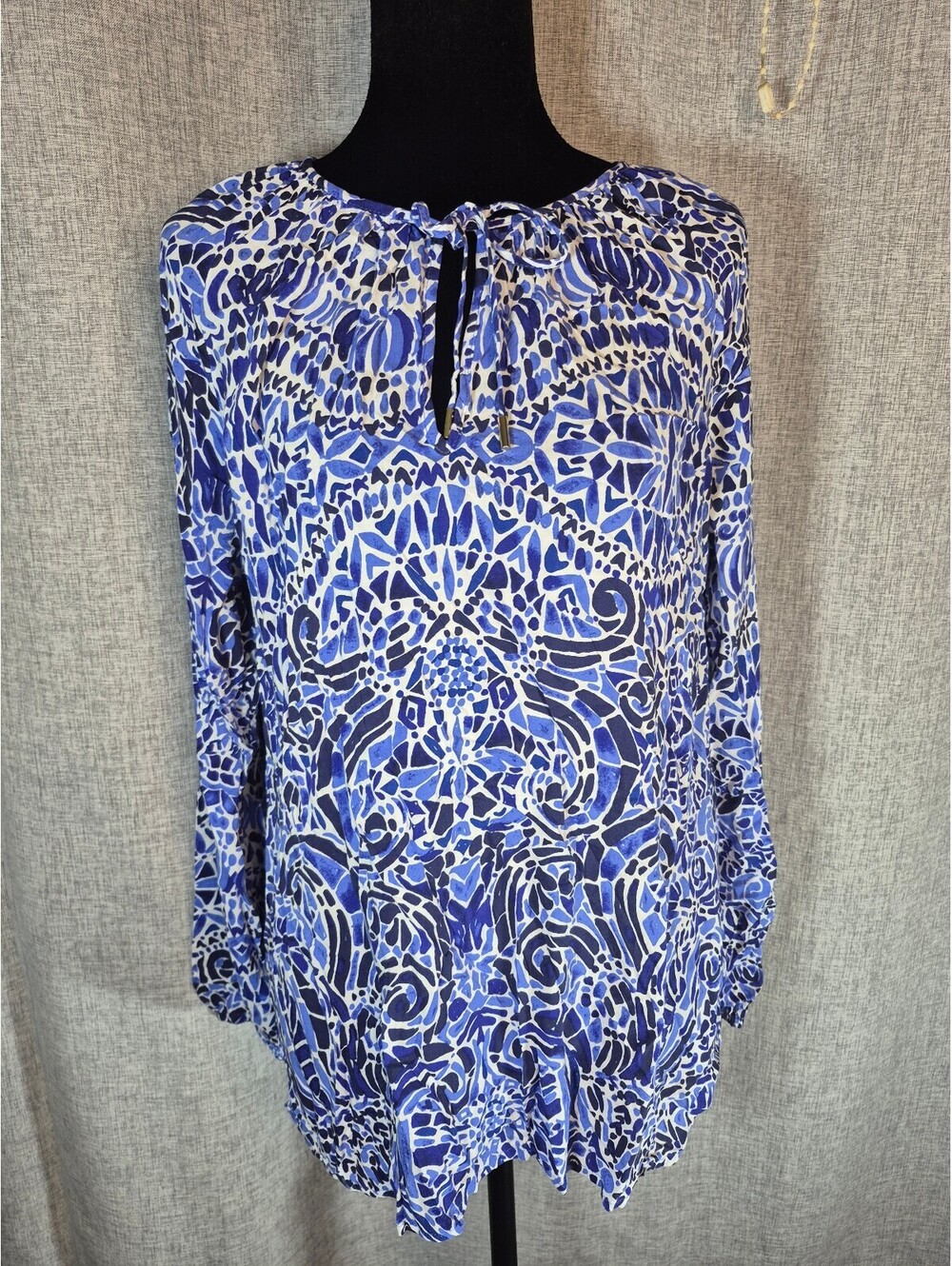 Size Large Women’s Lilly Pulitzer Blue White Printed Tie-Neck Tunic Top